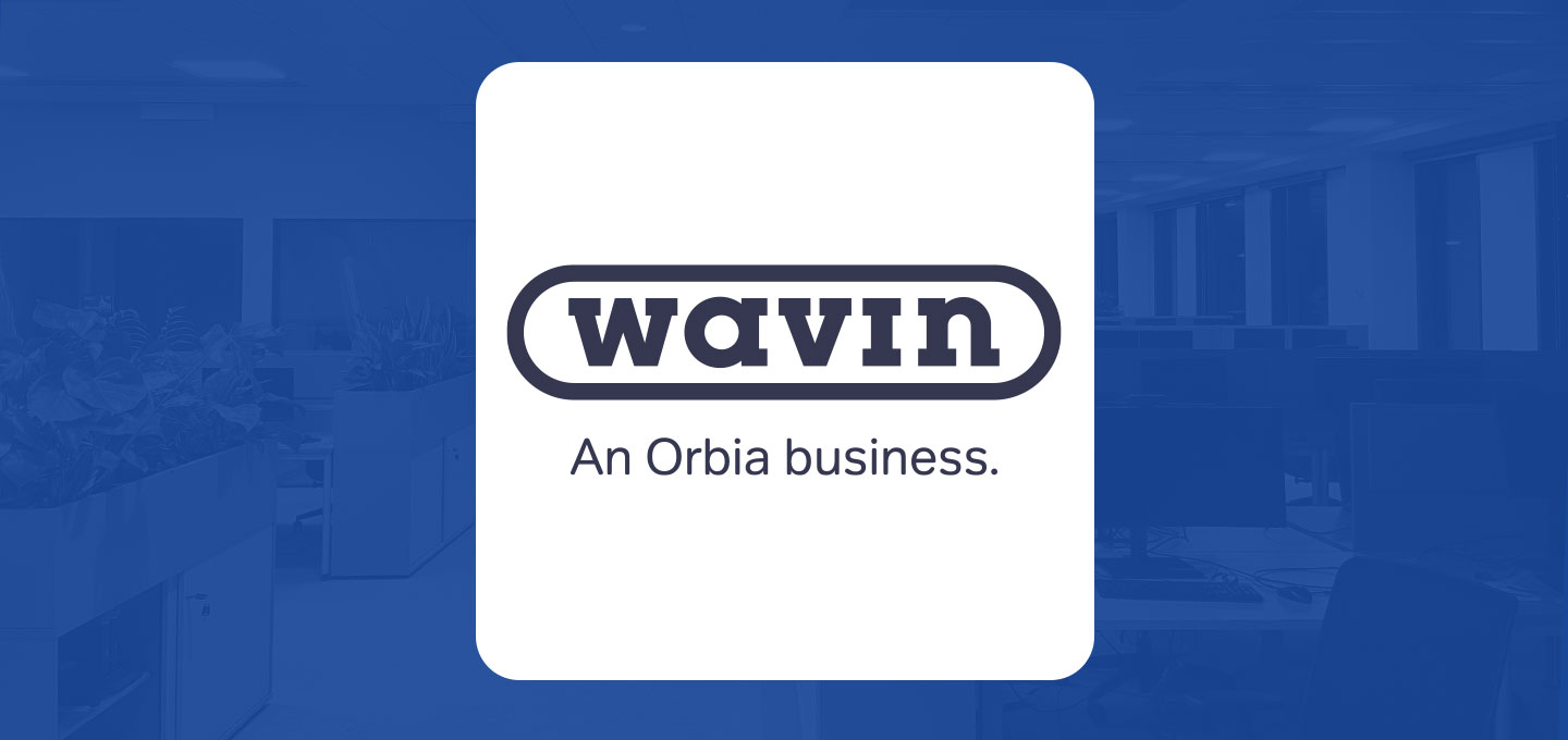 Logo Wavin, firmy należącej do Orbia, prezentujące markę zaangażowaną w transformację środowiska pracy i nowoczesne rozwiązania biznesowe.